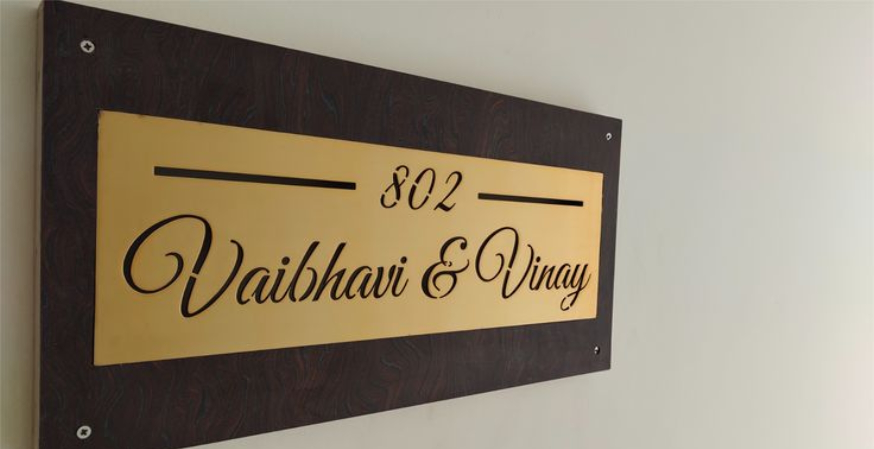 Personalized door name plates that clearly display your family name and apartment number with a modern finish.